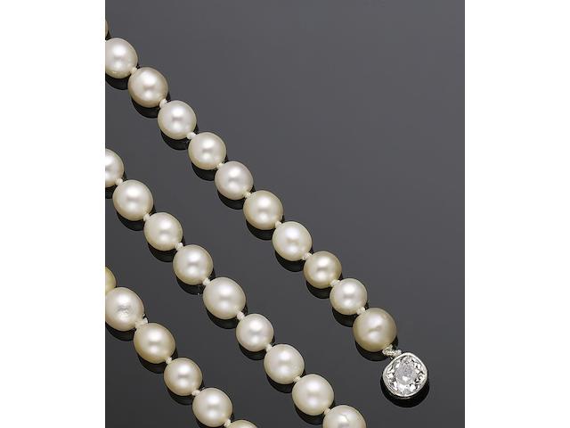 A natural pearl single-row necklace