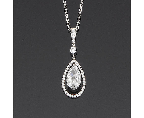 A diamond pendant necklace