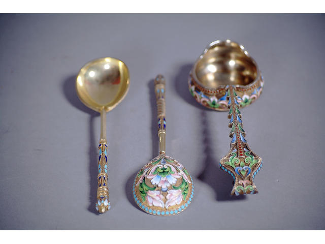 A Russian pair of silver-gilt and enameled spoons, together with a Faberge, Moscow box bearing 1896-1908 control marks