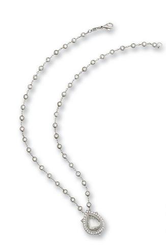 A diamond pendent necklace