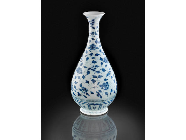 A magnificent and extremely rare blue and white bottle vase, yuhuchun ping Yuan Dynasty