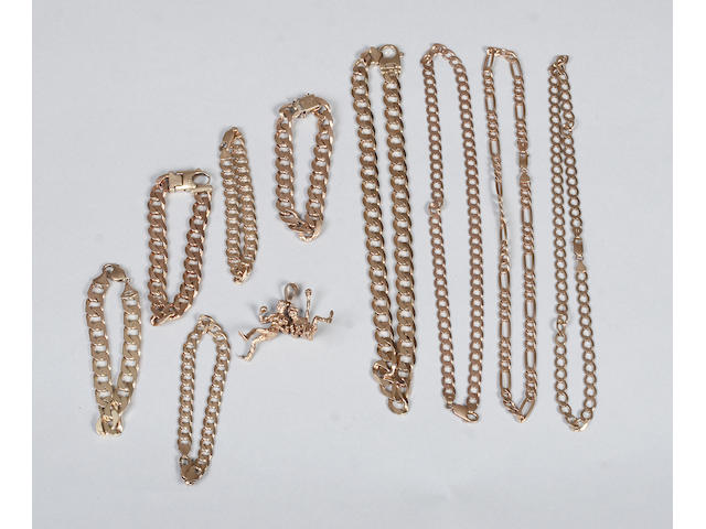 A 9ct gold curb link chain (10)
