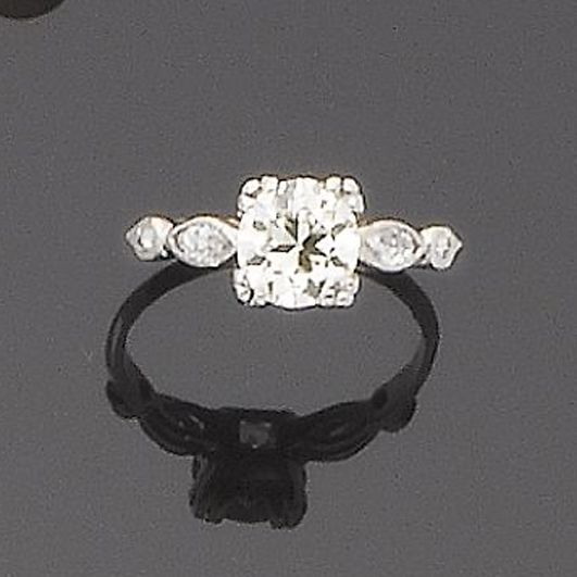 A diamond single stone ring