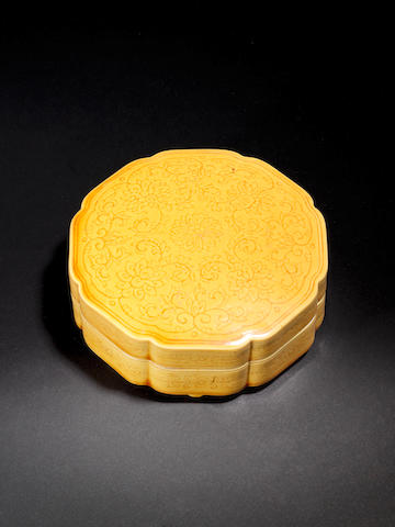 A yellow-glazed lobed box and cover Kangxi