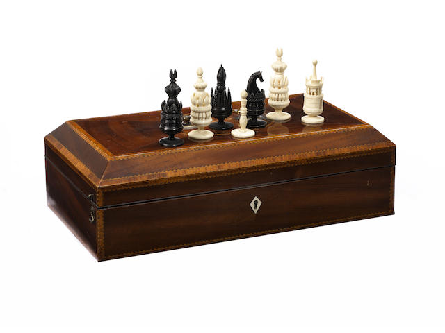 A "Spanish Pulpit Pattern" bone chess set, late 18th century,