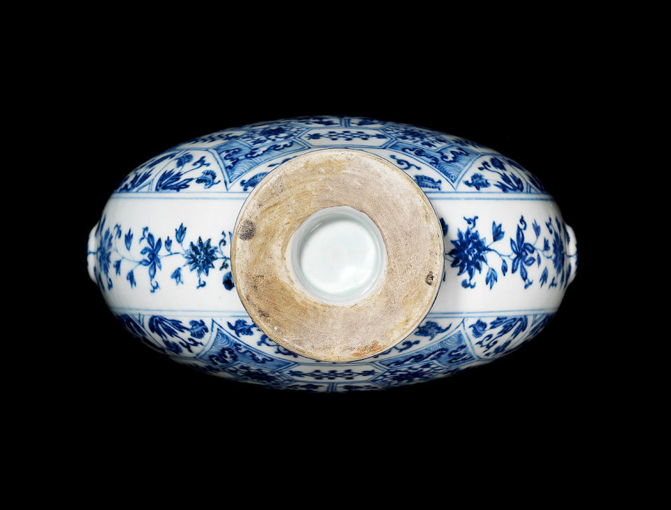 A rare Ming-style blue and white moonflask, bianhu 18th century 18th century