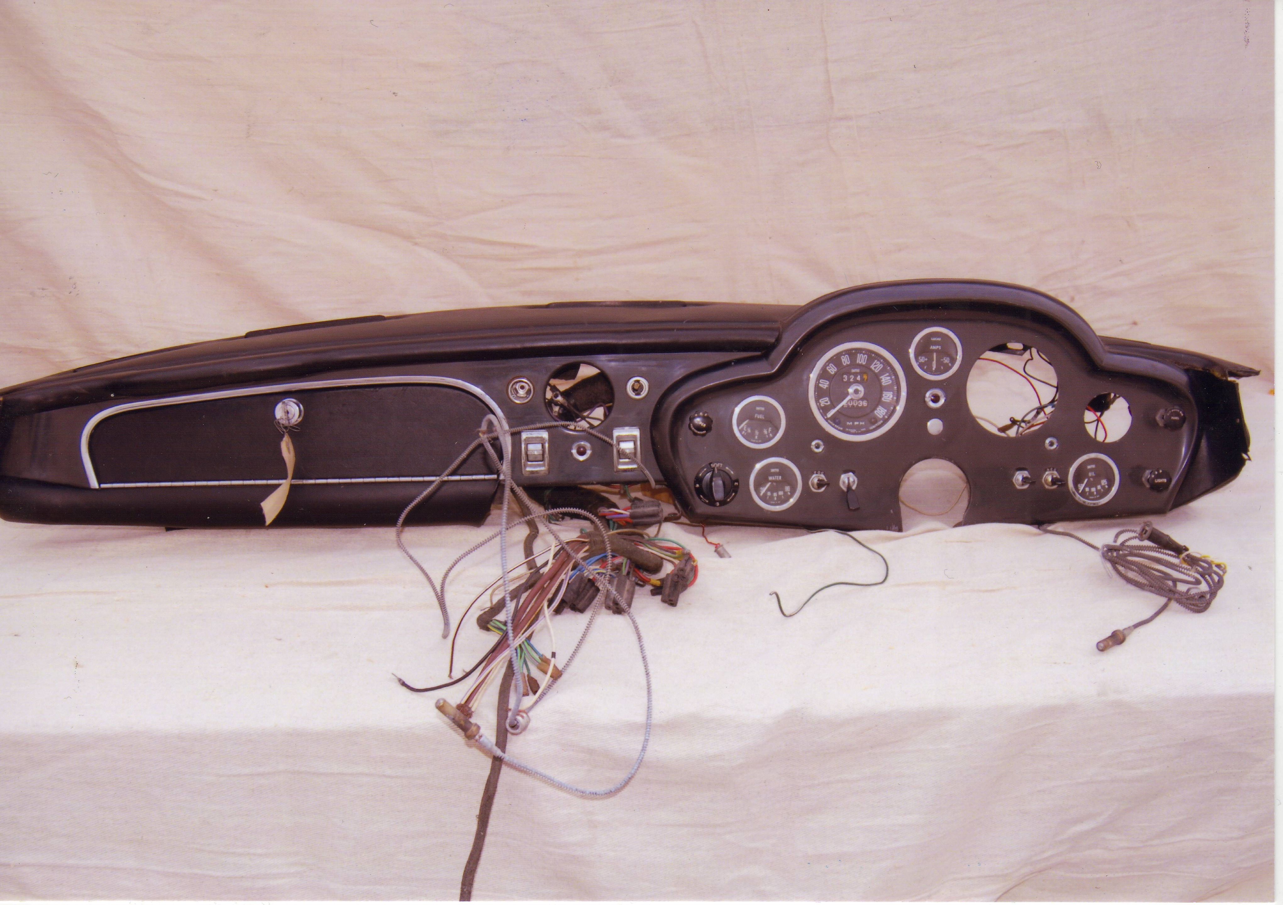 Db5 Rear Instrument Panel Bonhams Cars : An Aston Martin DB5 dashboard,