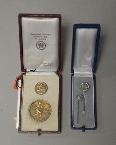 An ADAC presentation bronze medal and pin badge set, 1930s,
