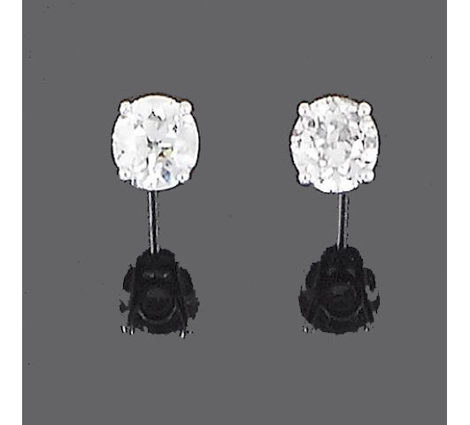 A pair of diamond single-stone earstuds
