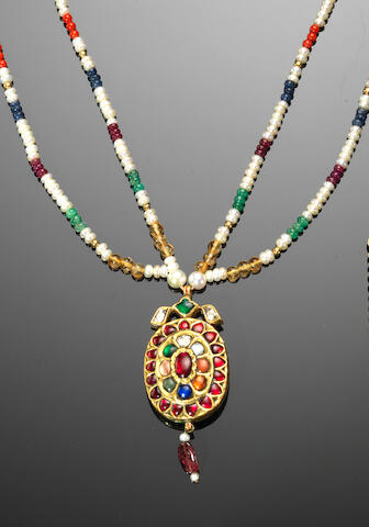 Navratna pendant set in gold Clearance
