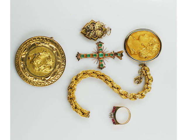 A collection of jewellery (6)