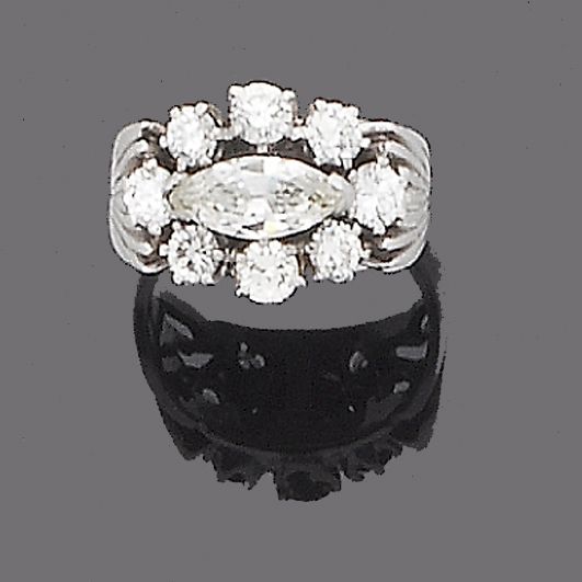 A diamond cluster ring