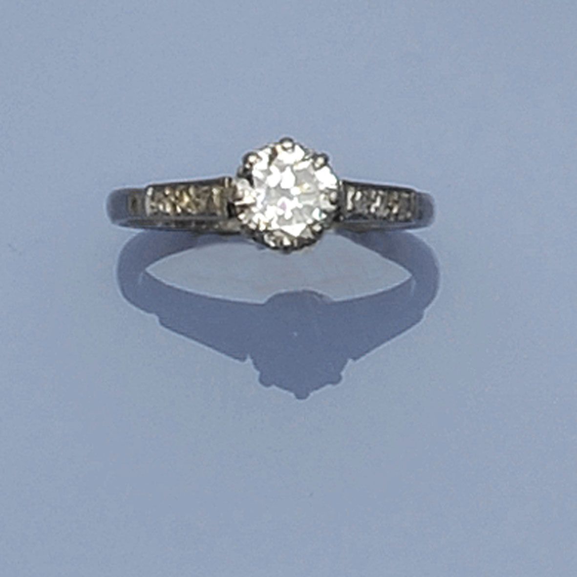 A diamond single stone ring