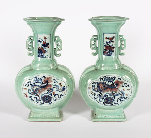 A pair of Chinese export vases Late 19th Century.