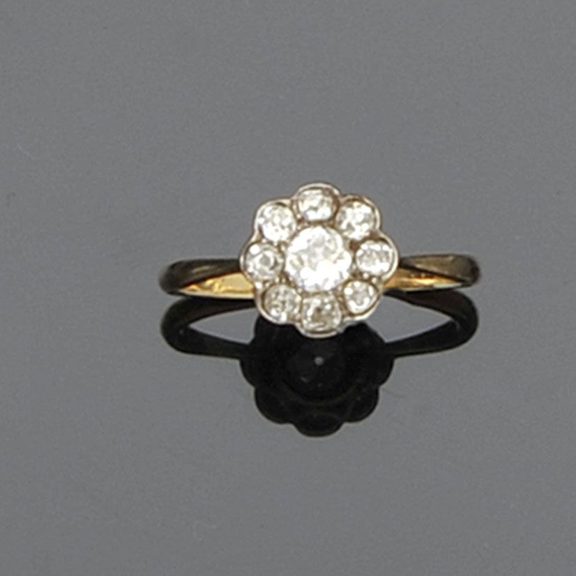 A diamond cluster ring