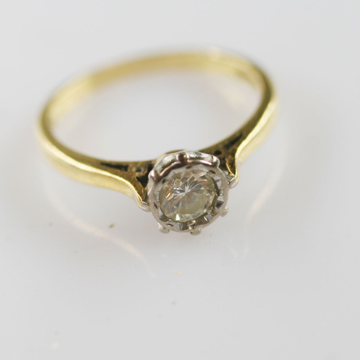 A diamond single stone ring