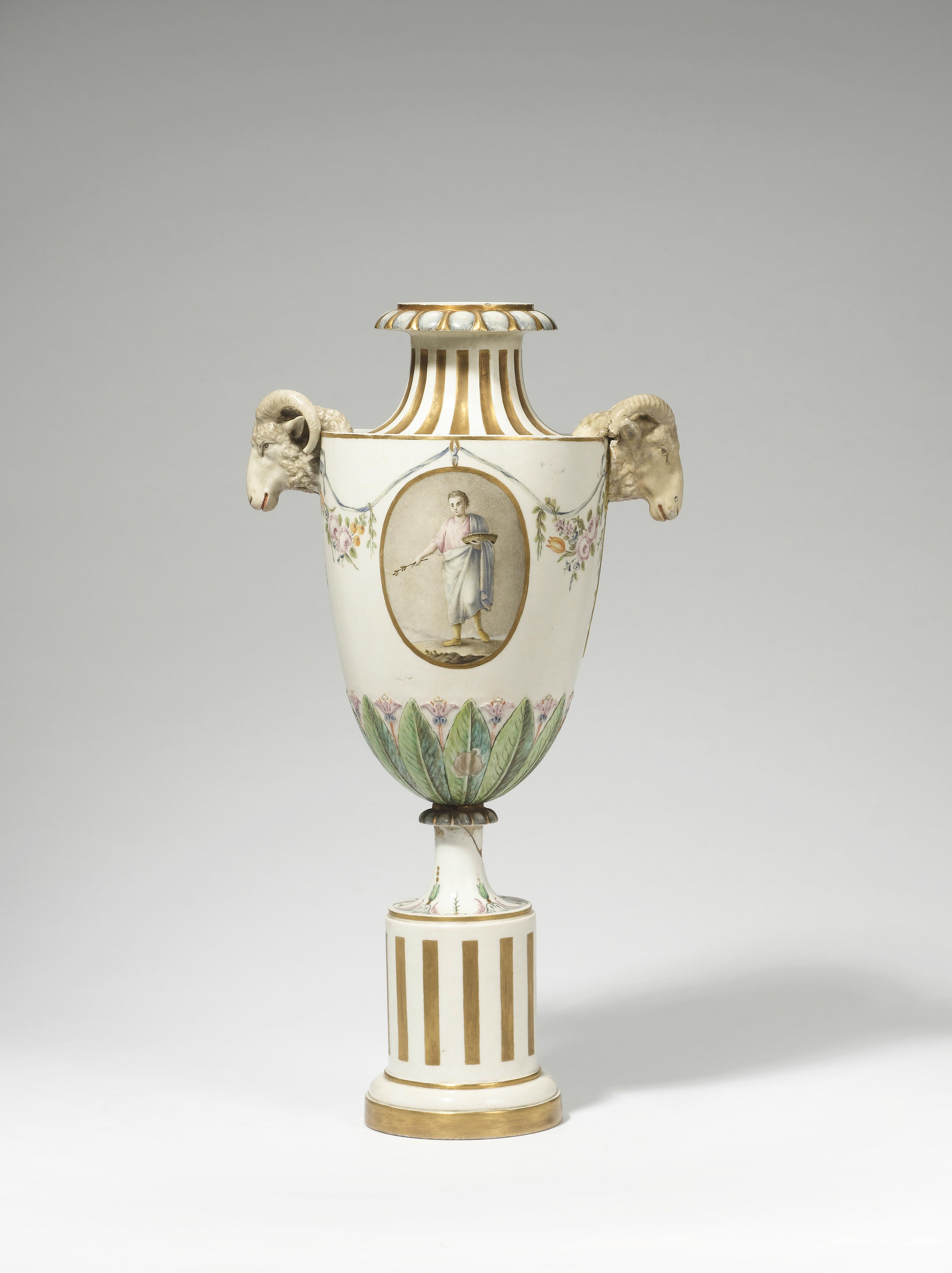 An impressive Buen Retiro porcelain vase