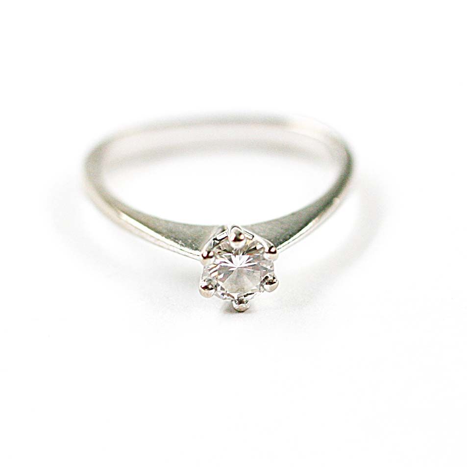 A single stone diamond ring