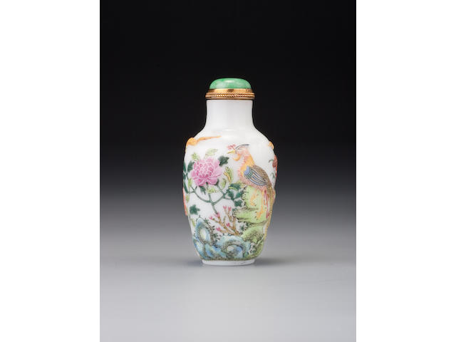 A 'famille-rose'-enamelled glass snuff bottle Imperial, Guyue xuan type, probably palace workshops, Beijing, 1775&#8211;1799