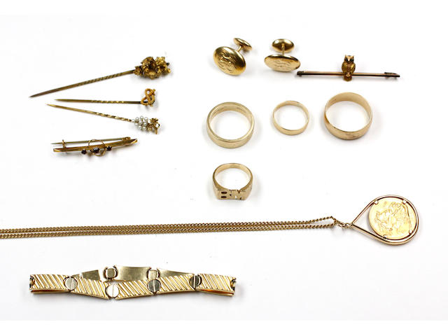 A collection of jewellery items
