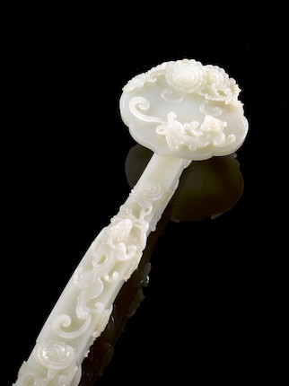 An exquisite white jade 'dragon' ruyi sceptre Qianlong image 3