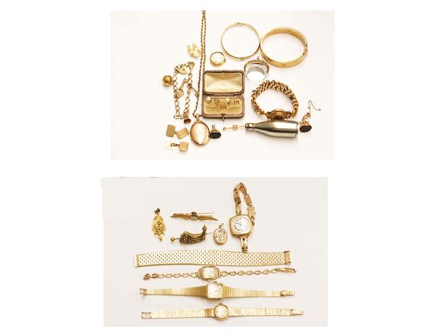 A collection of jewellery items,
