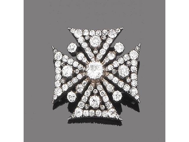 A diamond Maltese cross brooch/pendant,