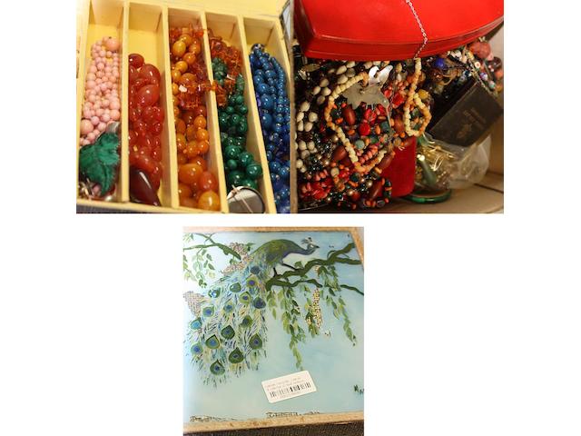 A large mixed lot of assorted jewellery and costume jewellery.