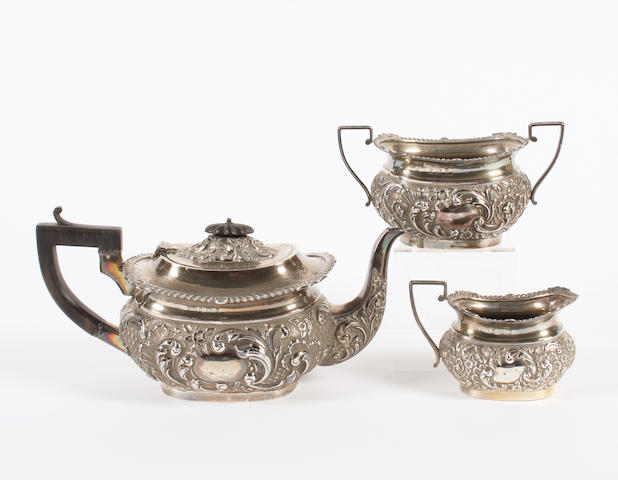 An Edwardian silver three piece tea set By W. G. Keight and Co, Birmingham, 1903,  (3)