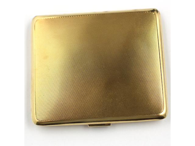 An 18ct gold cigarette case