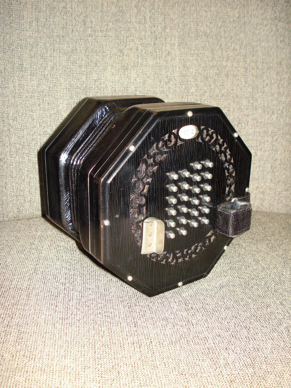 An English System Concertina Labelled Wheatstone & Co (2)
