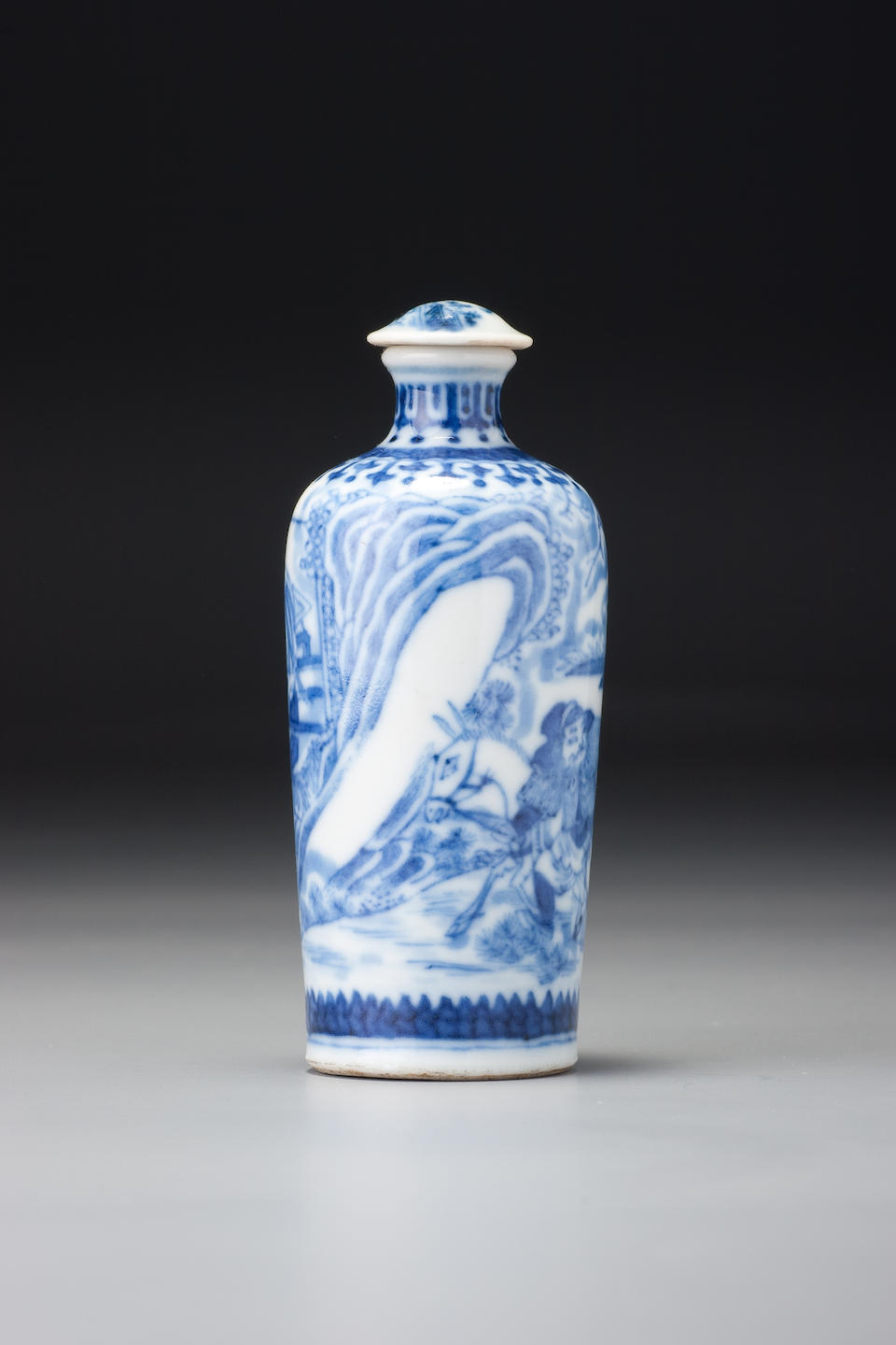 A blue and white porcelain 'figures' snuff bottle Maochun mark, Jingdezhen, 1800&#8211;1830
