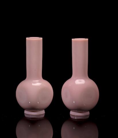A pair of large pink glass bottle vases Qing dynasty, 17th/18th century
