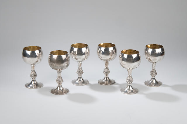 A set of six modern silver chalices Barrowclift Silvercraft, Birmingham 1973  (6)