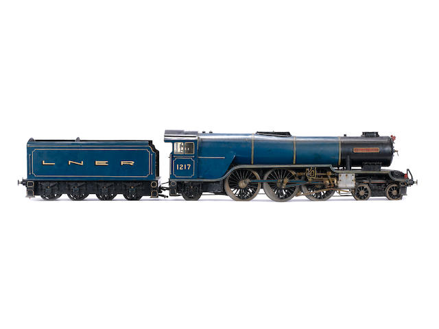 3&#189;" gauge model of the LNER Thompson Class A2 4-6-2 locomotive and tender Hielan Lassie
