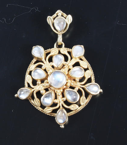 An Arts and Crafts gold and moonstone pendant attibuted to the Artificers' Guild Unmarked,