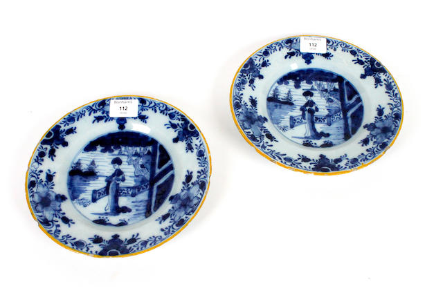A pair of Dutch Delft De Claeuw plates 18th century