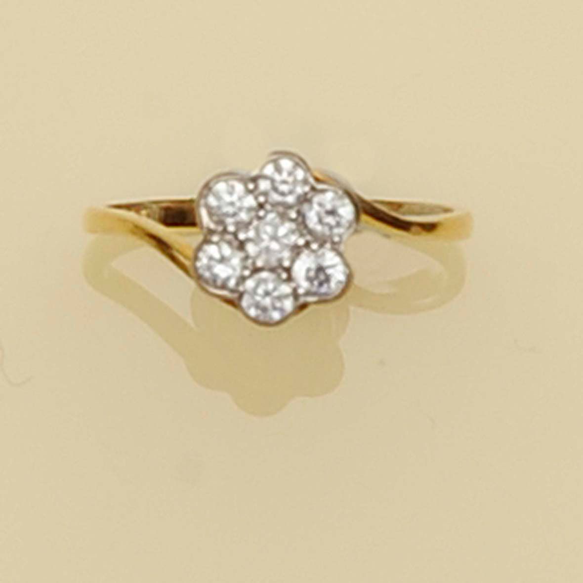 A diamond cluster ring