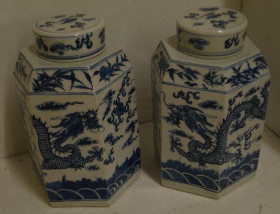 A pair of Chinese blue and white Export ware hexagonal jars and covers, Qing dynasty, 19th Century, painted with dragons chasing flaming pearls, 28cm.