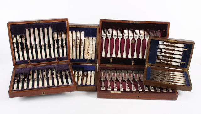 A cased set of twelve silver fruit knives and forks Sheffield, 1920,  (8)