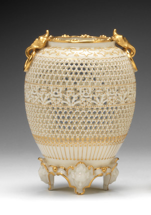 A fine Royal Worcester reticulated vase by George Owen, dated 1912 image 2