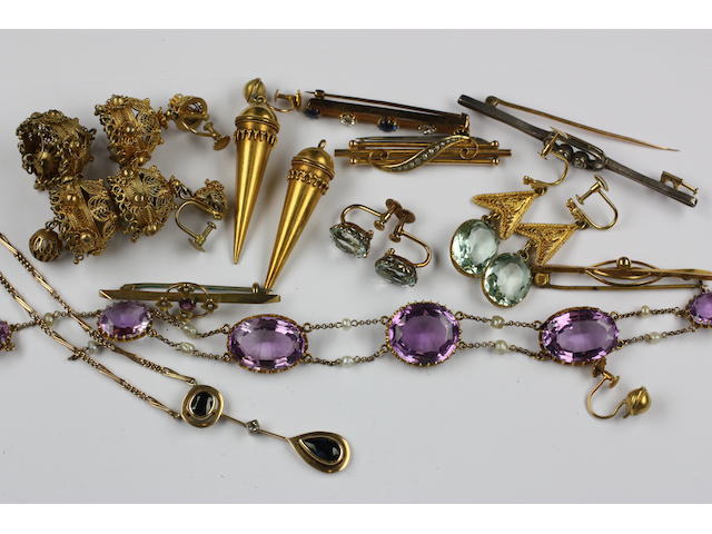 A collection of assorted jewellery items,