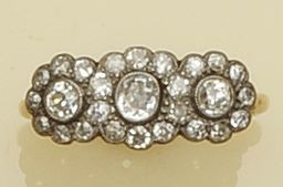 A diamond triple cluster ring