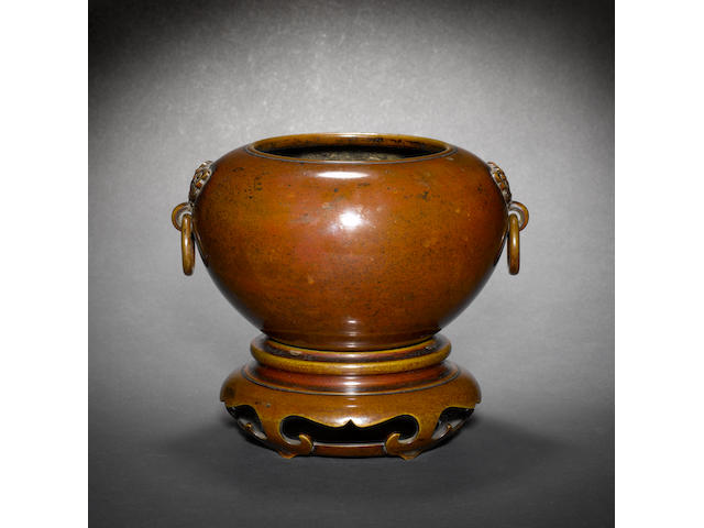 A bronze oviform bowl The base with a seal-script three-character mark
