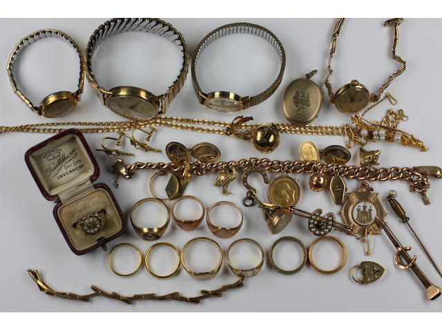 A collection of jewellery items