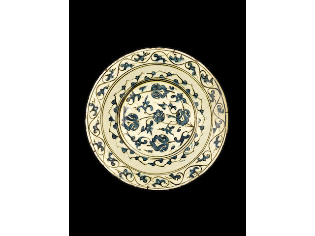 An Iznik pottery Dish Turkey, late 16th Century