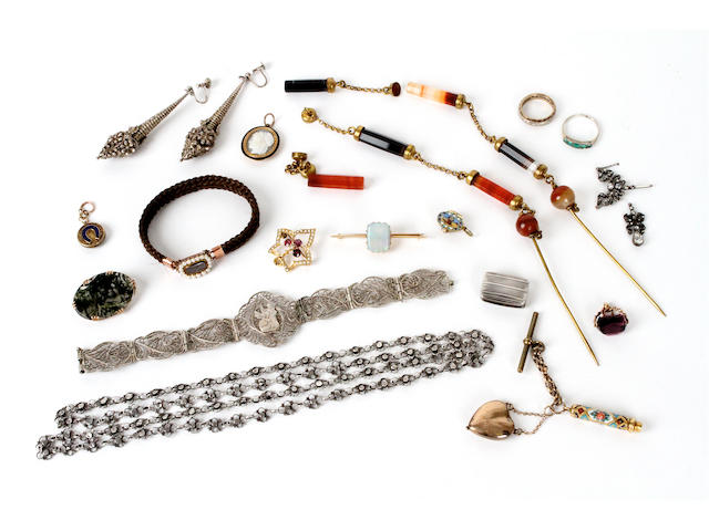 A collection of jewellery items (qty)