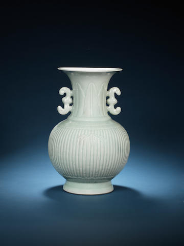 A pale-green-glazed vase 18th/19th century