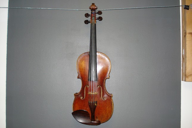 An English Violin circa 1900 (1) image 3
