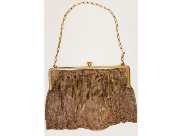 A 9ct gold mesh-link large purse